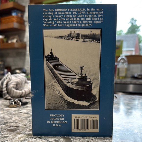 The Wreck of the Edmund Fitzgerald Book - Picture 2 of 10